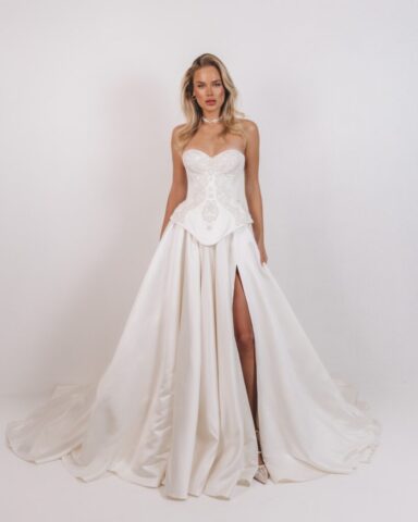 Minori Corset mit Perlen bestickt. Perlenkorsett. Cleanchic.
